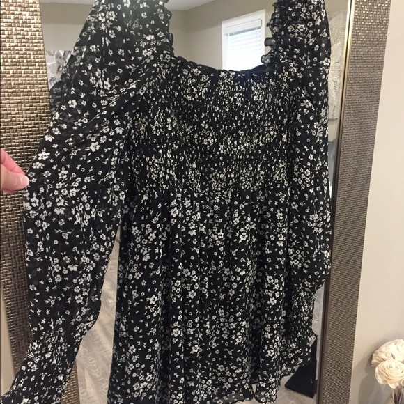 Smocked bust and wrist dress with balloon sleeves - Picture 2 of 4